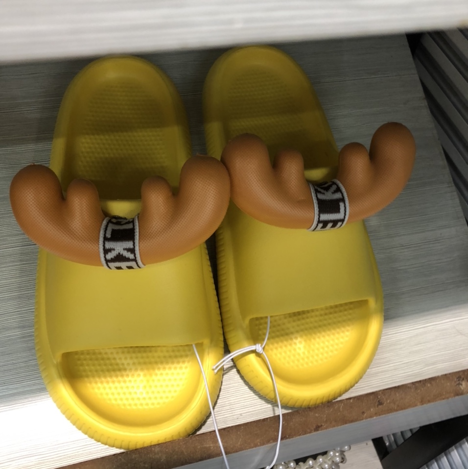 Slippers 74