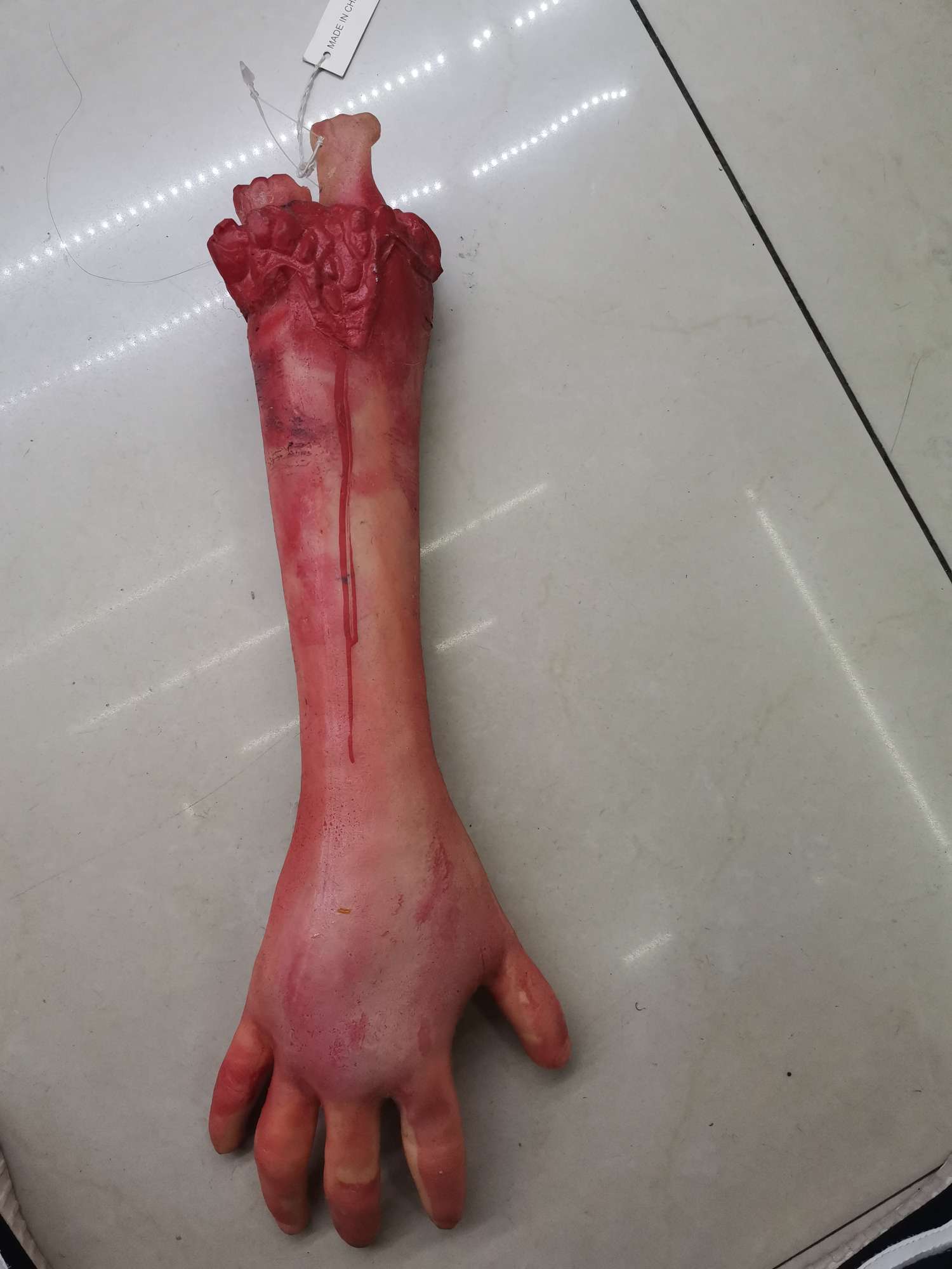 "Middle hand" details Picture