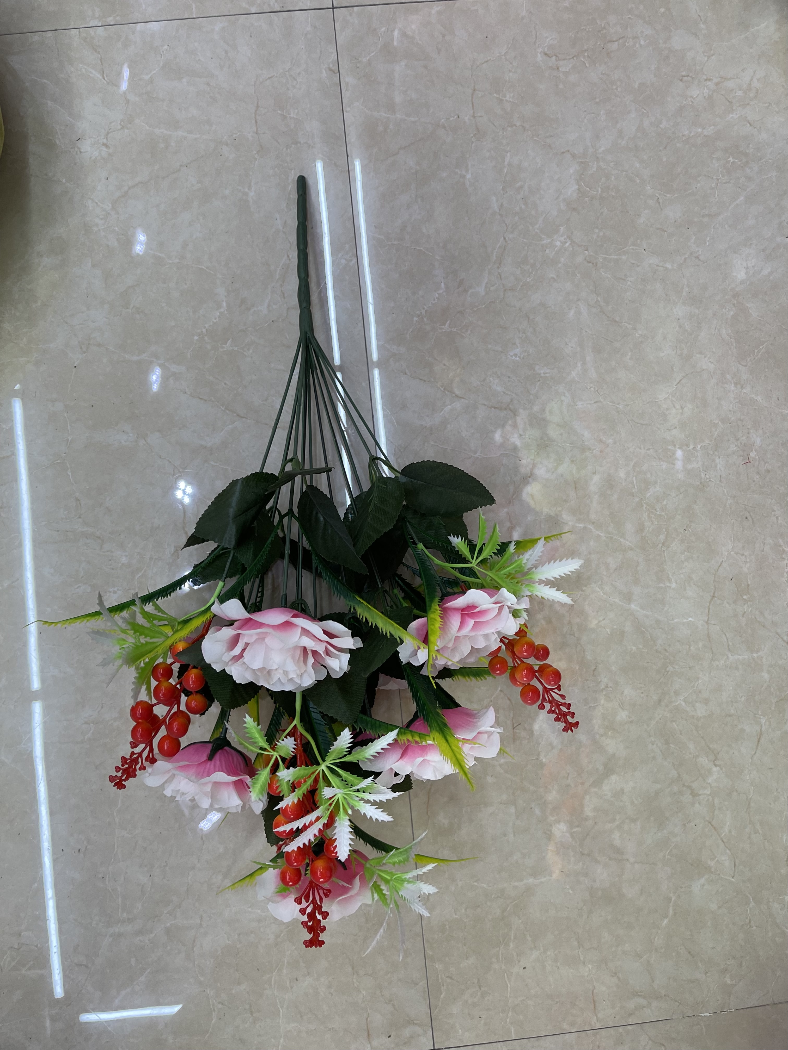 12 red fruit roses 1 details Picture