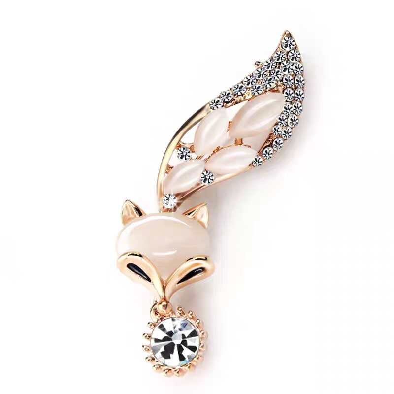 Cat eyes fox hanging bead brooch