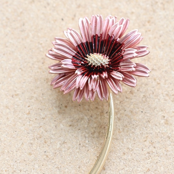 A unique pink brooch
