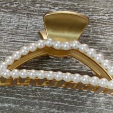 Gold claw clip 22
