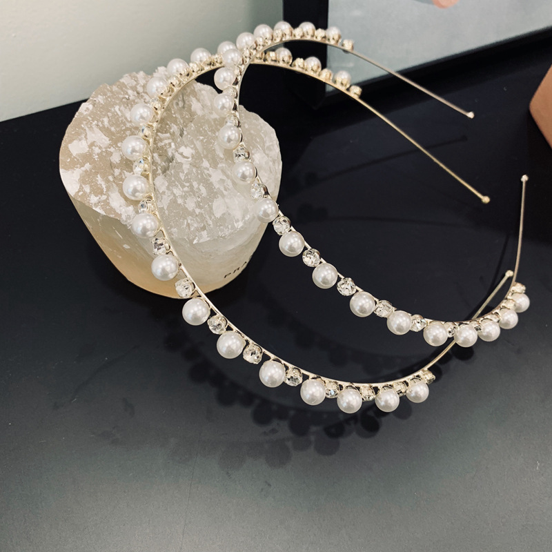 FLY97, the same style as the Internet celebrity, super ethereal pearl water diamond hair band, fine headband, luxurious and elegant style hair clip and hair accessory for women Application Scenario