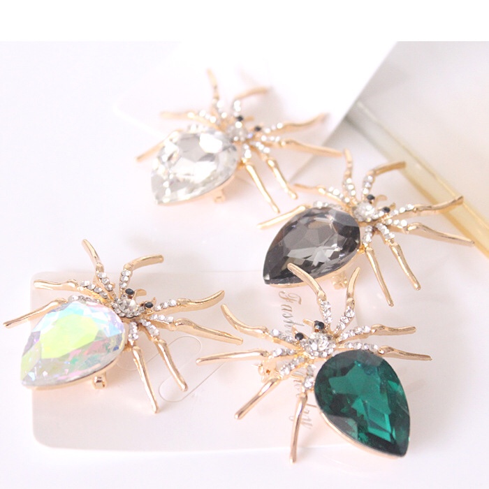 Spider brooch