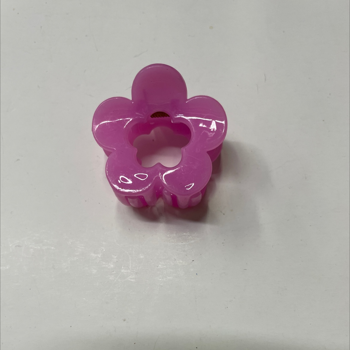 Rose red plum blossom claw clips are in vogue