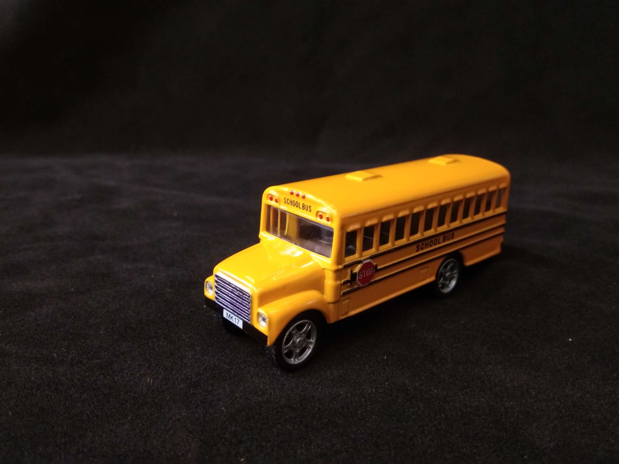 9973AI一5条车，带回力带开门。香香金属车详情3