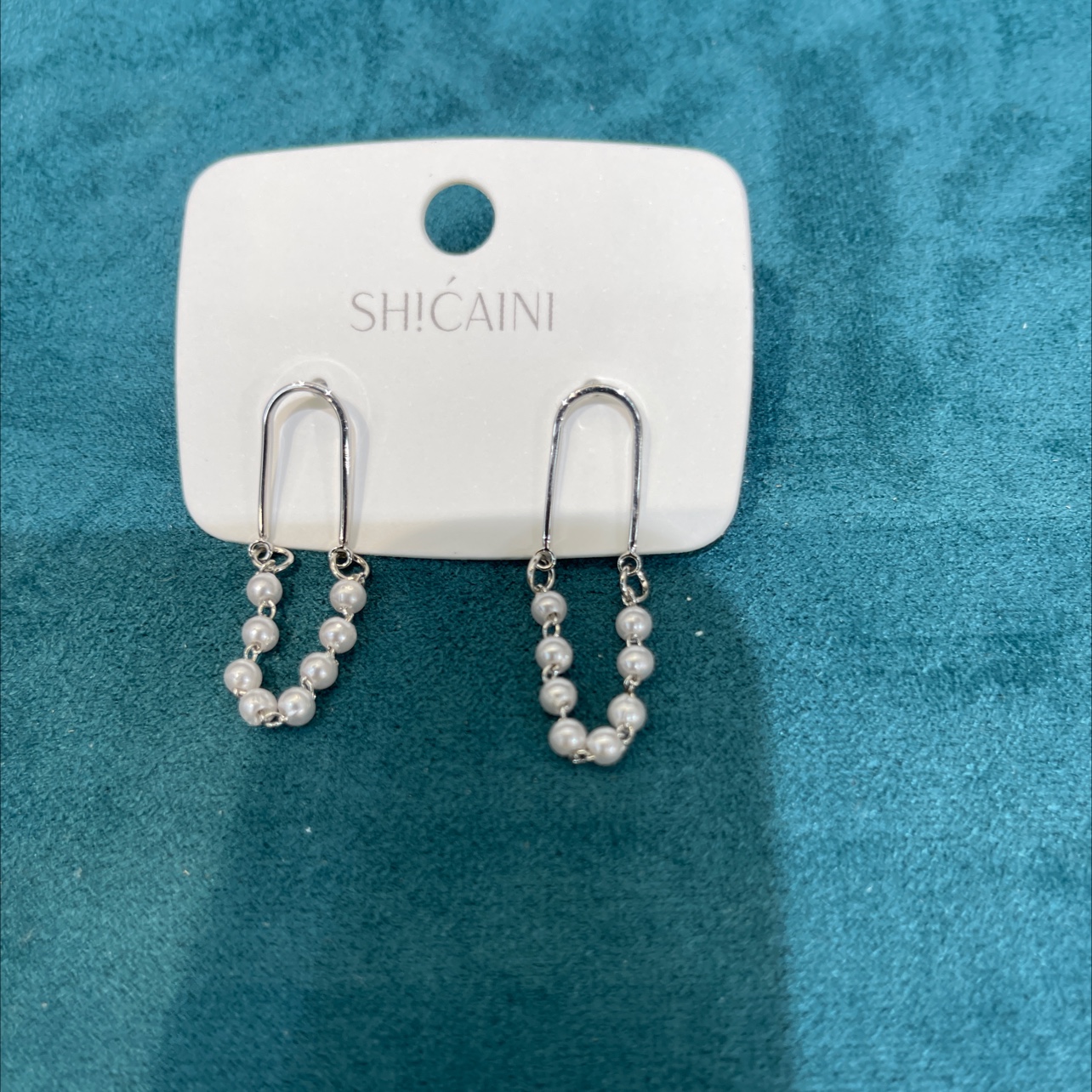 U-shaped earrings
