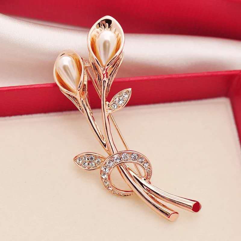 Pearl leaf brooch