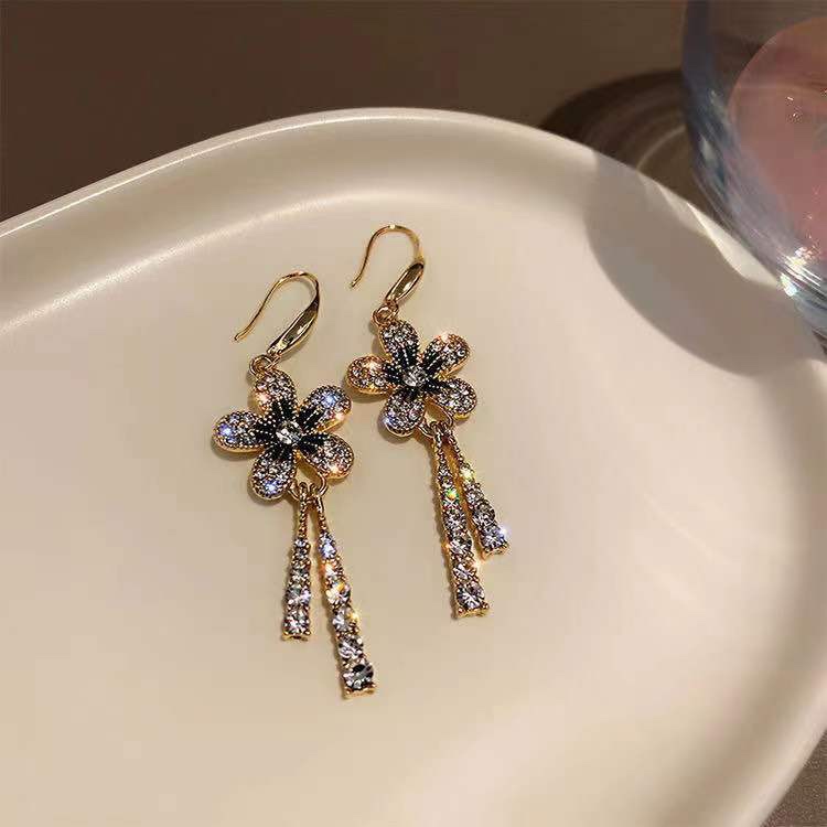 Vintage flower earhook earpiece niche design temperament high-grade earrings 2021 new fashion cold wind eardrop thumbnail