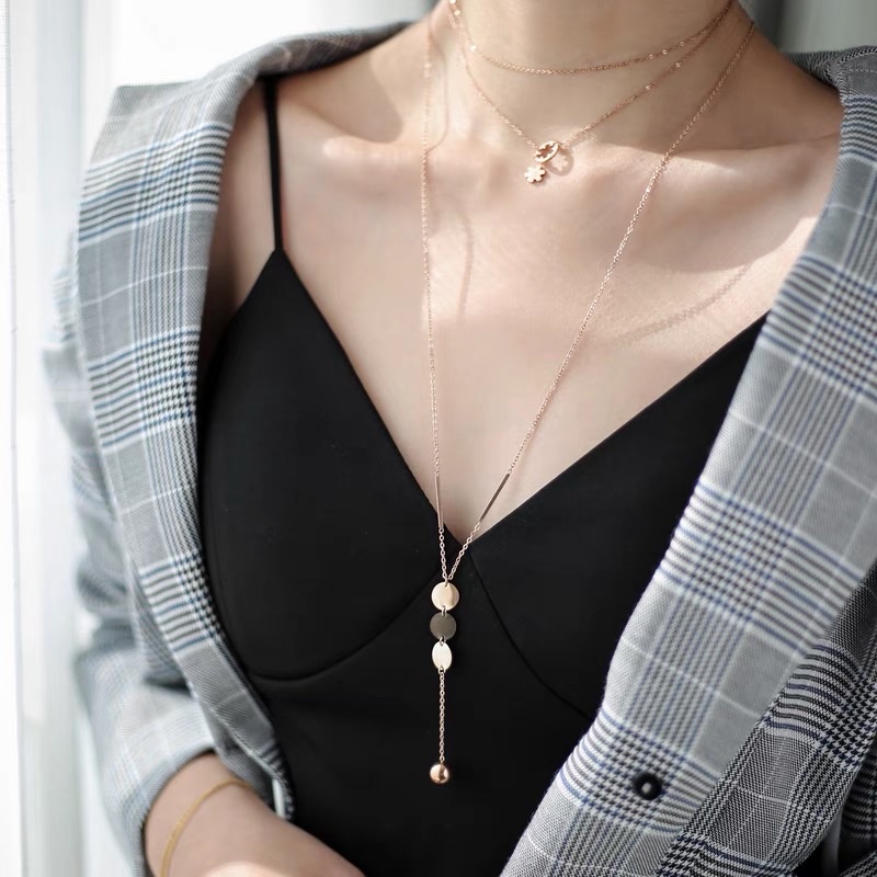Simple and stylish Korean style necklace, versatile and elegant sweater chain, long style 4 Application Scenario