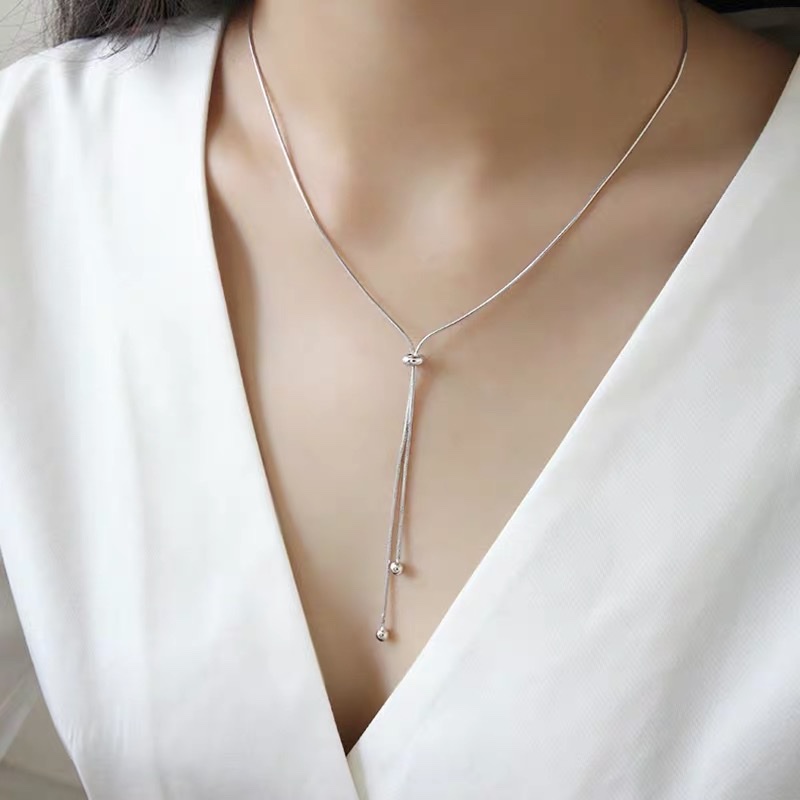 Simple round snake necklace, trendy and non-fading Korean style, versatile and elegant for autumn and winter sweater chain, long Jaya steel decoration Application Scenario