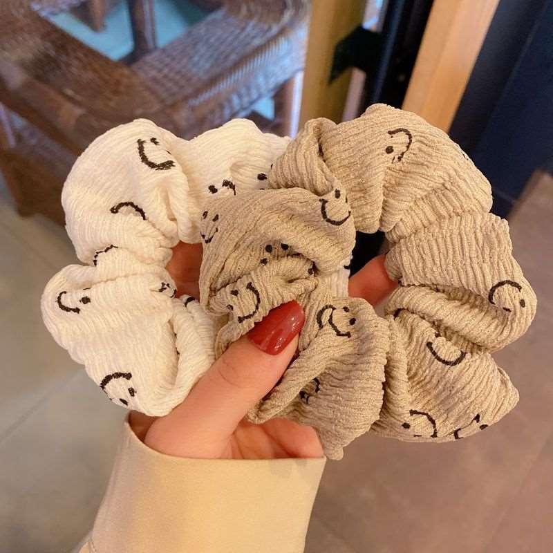 Sweet floral fabric grab clip, popular back of the head hair clip, ins simple and versatile hair grab, women's hair accessory, hair clip Application Scenario