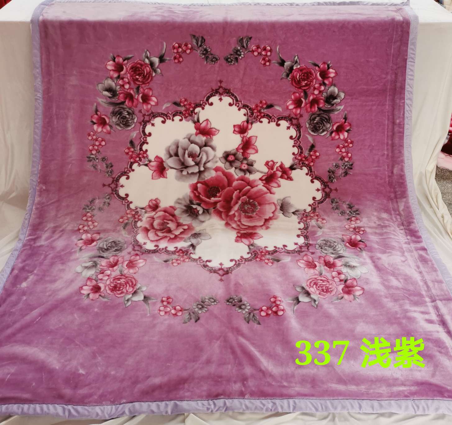 7 Pounds Queen Bed Blanket Application Scenario