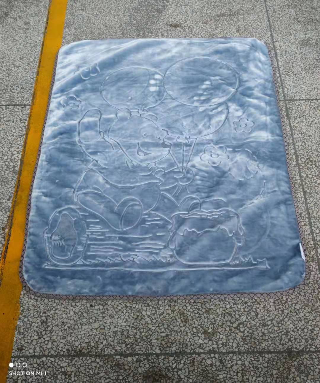 95*135 Solid Color Children's Blanket Application Scenario