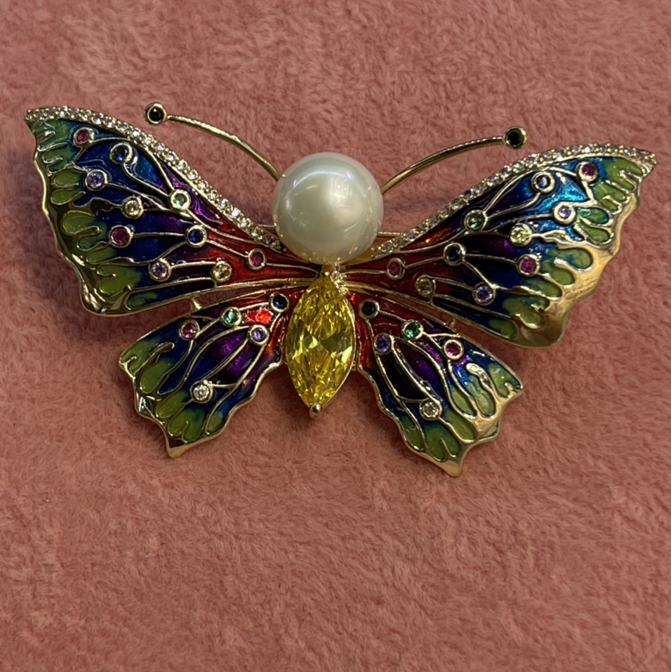 Butterfly Brooch Everything upscale stylish crystal Zircon Pearl Luxury accessory 3