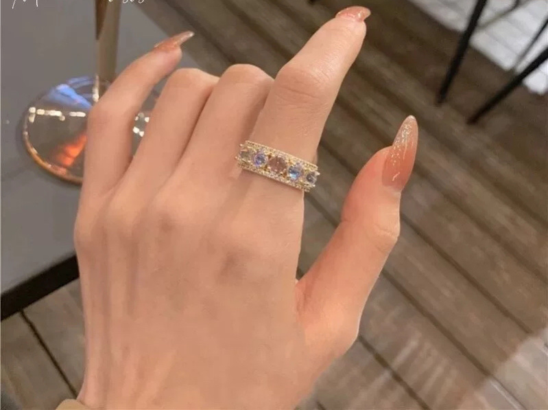 A trendy and unique super flash zircon open index finger ring for women, featuring a light luxury and niche design, is an exquisite and fashionable ring on Instagram Specification image