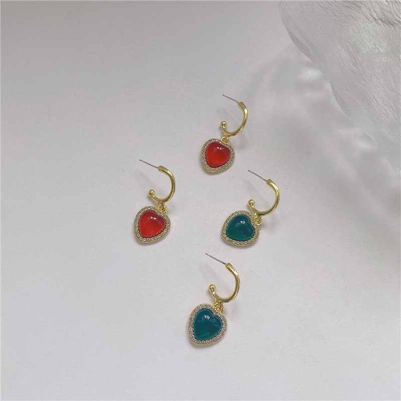 Color peach heart micro-inset zircon ear hook, temperament goddess.