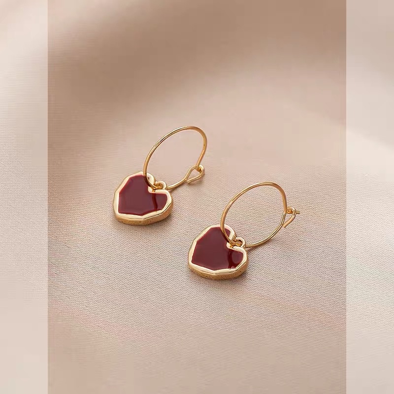 New exquisite heart-shaped, simple and fashionable ear hooks from Dongdaemun, South Korea Specification image