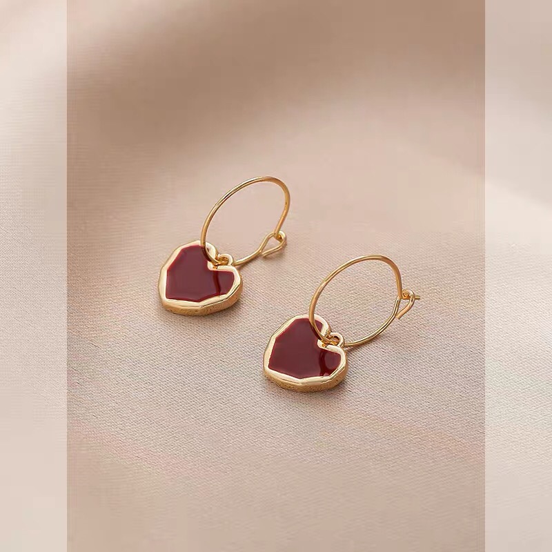 New exquisite heart-shaped, simple and fashionable ear hooks from Dongdaemun, South Korea