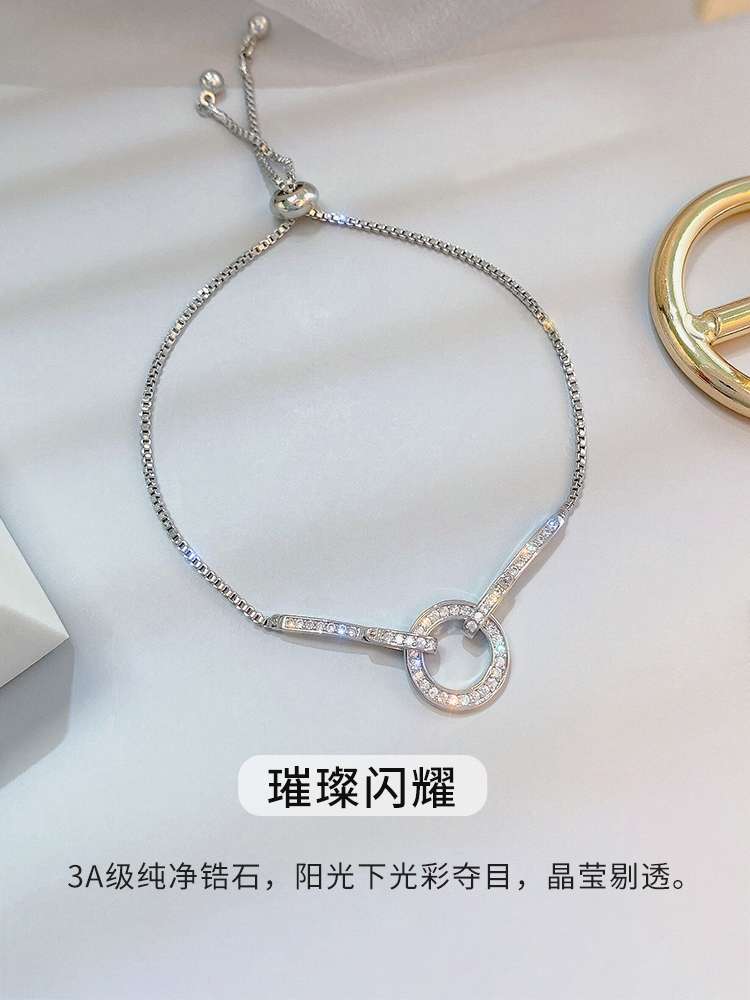 The new best friend bracelet features an Instagram niche design, simple zircon jewelry, and is a light luxury and high-end jewelry accessory for women Application Scenario