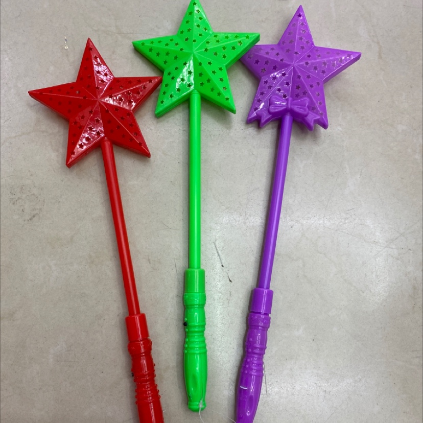 The five-pointed star flash stick is purple, green and bright red