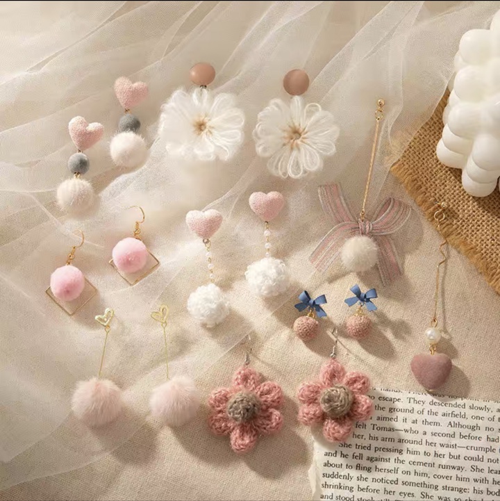 Stud earrings B23