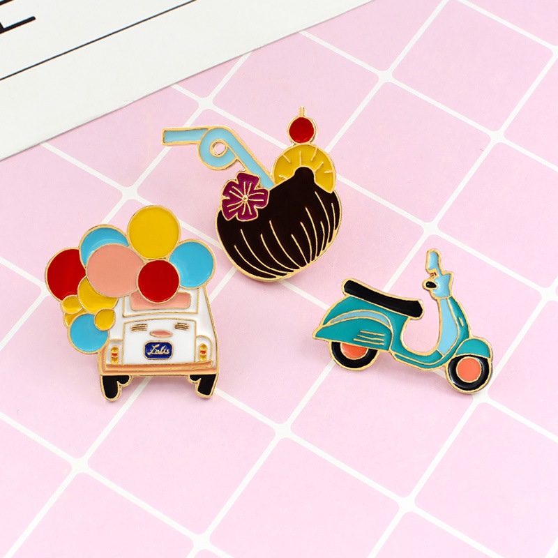 New European and American accessories: balloons, buses, motorcycles, juice drinks, brooches, children's gifts, backpacks, badges New European and American accessories: balloons, buses, motorcycles, juice drinks, brooches, children's gifts, backpacks, badges