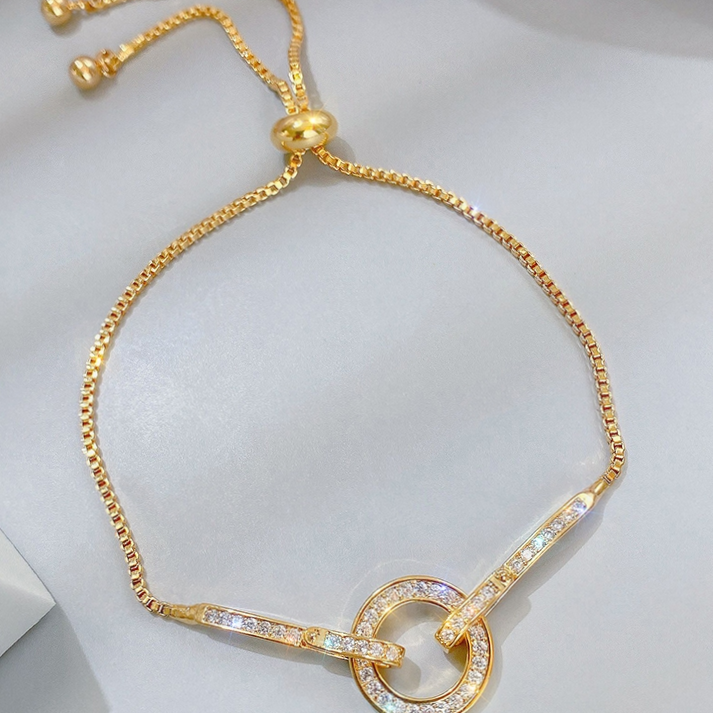 The new best friend bracelet features an Instagram niche design, simple zircon jewelry, and is a light luxury and high-end jewelry accessory for women