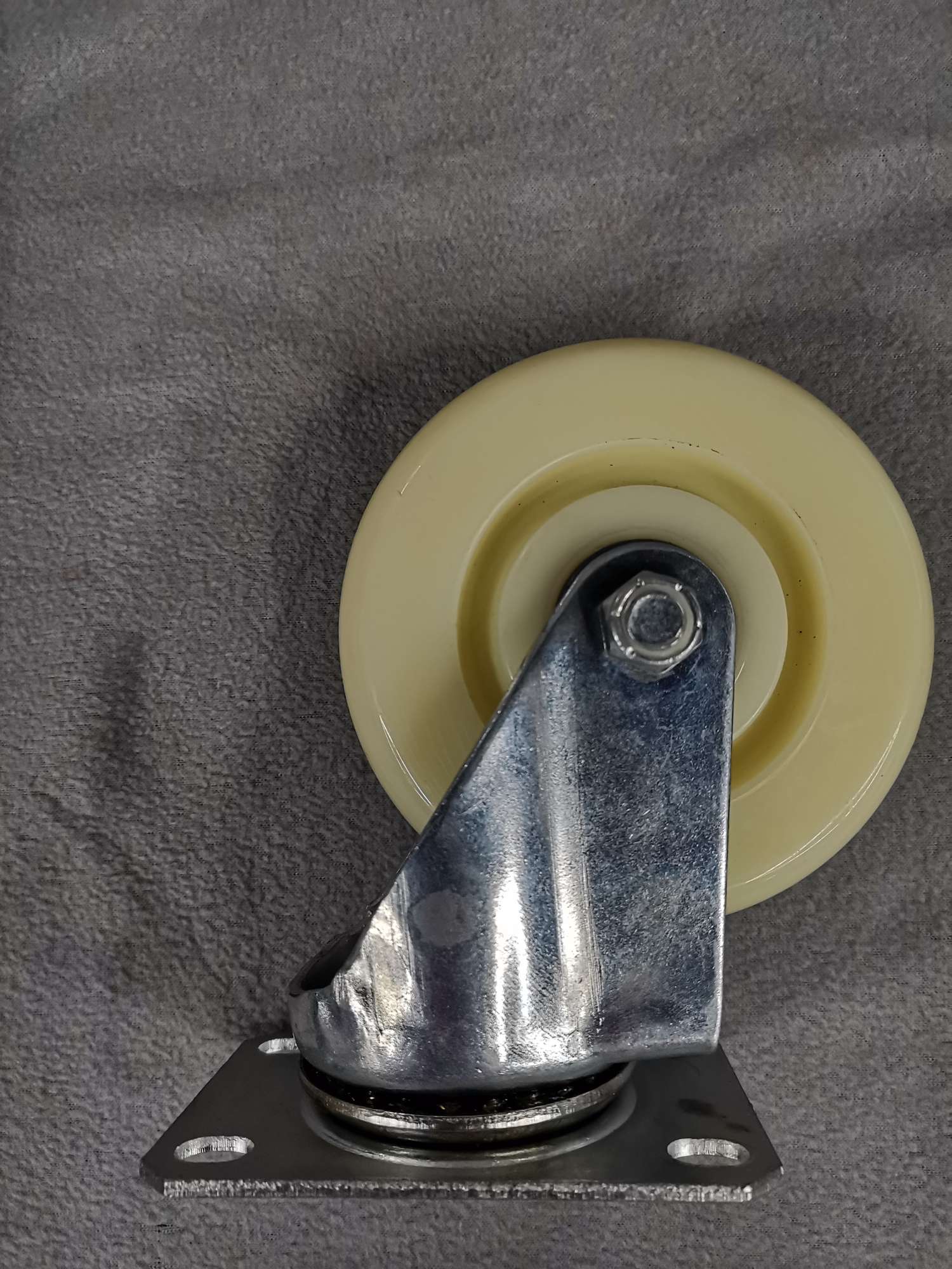 4-inch medium-sized white nylon casters Item Picture