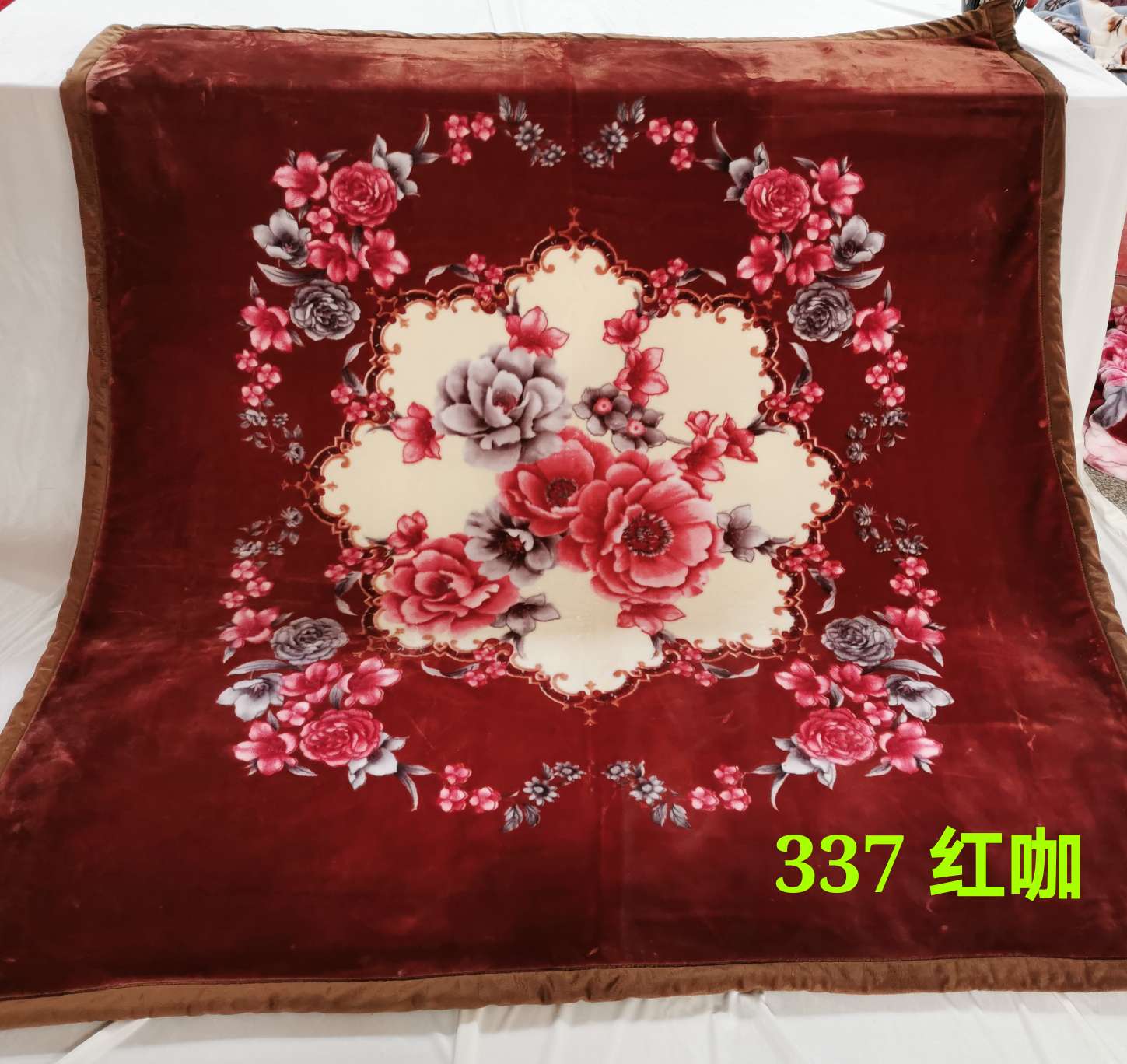 7 Pounds Queen Bed Blanket Item Picture