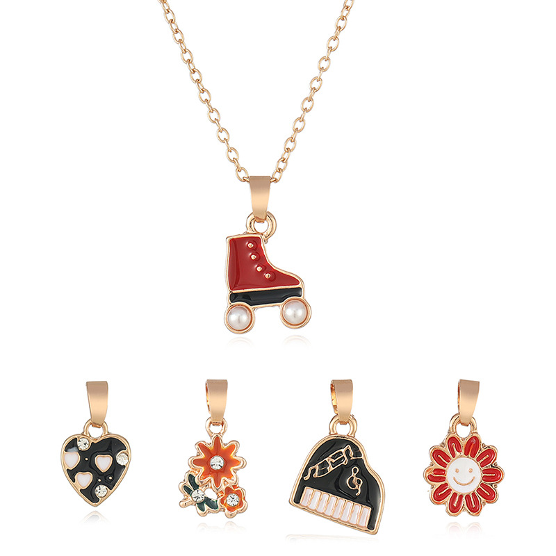 Wholesale of cute cartoon skate-shaped necklaces and personalized colorful oil-dripping pendants. 1