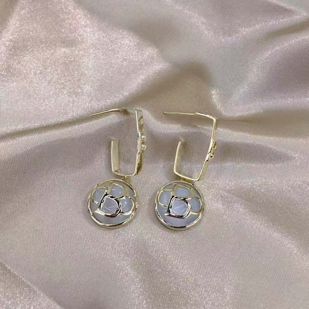 High-end French round cat's eye stone letter B stud earrings for women, Korean style, versatile earrings for Internet celebrities, s925 silver needle detail image 2