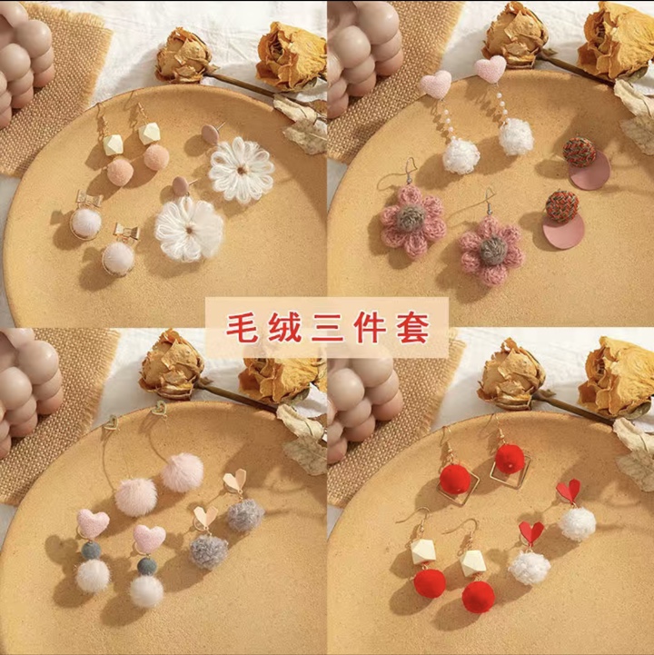 Stud earrings B17