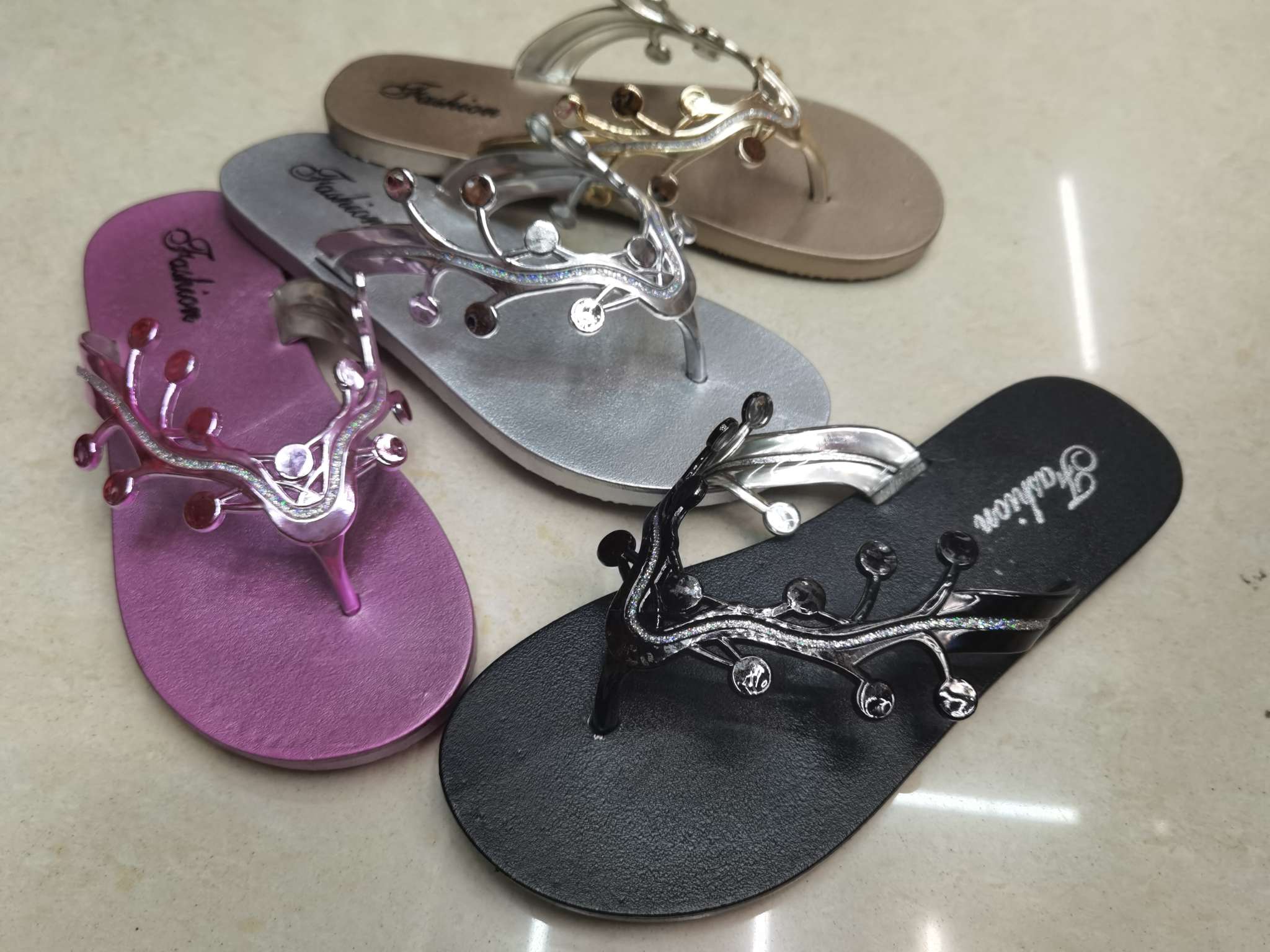 Electroplated oil flash women's flip-flops 2 Specification image