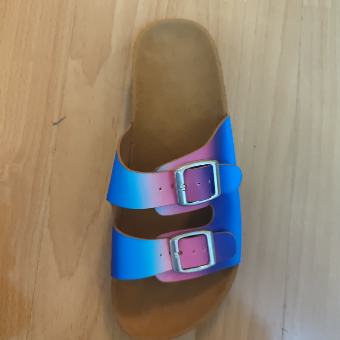 Double-strap women's shoes 16