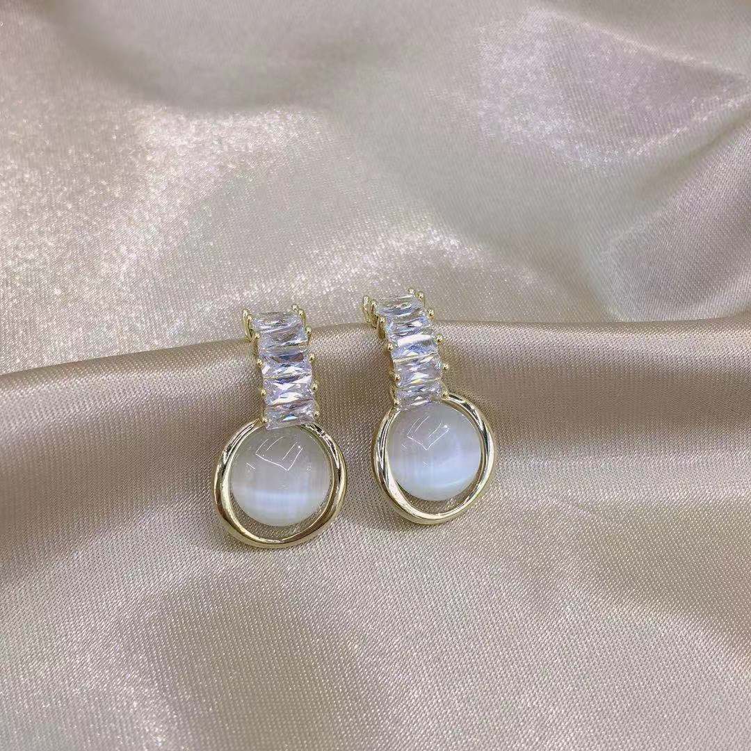 Cat's eye stone ear studs for women, small and exquisite zircon earrings, elegant design sense, light luxury earrings details Picture