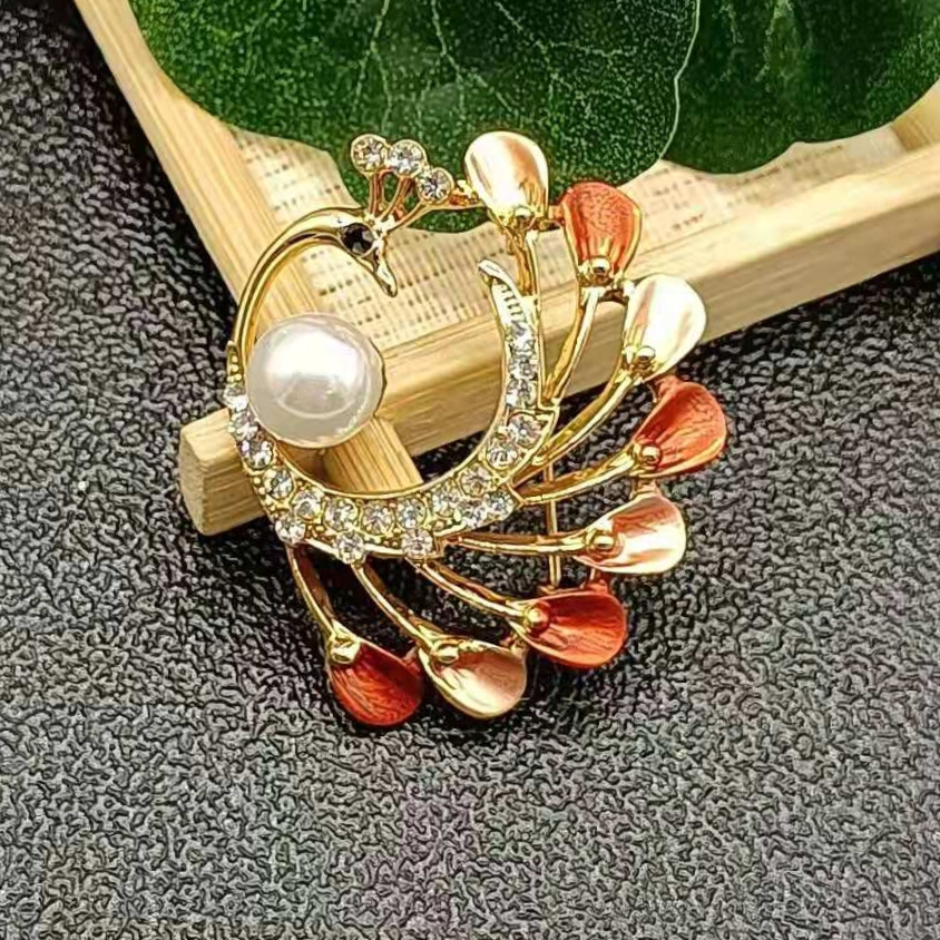 Painted peacock rhinestone ladies Fashion suit Jacket accessory Brooch