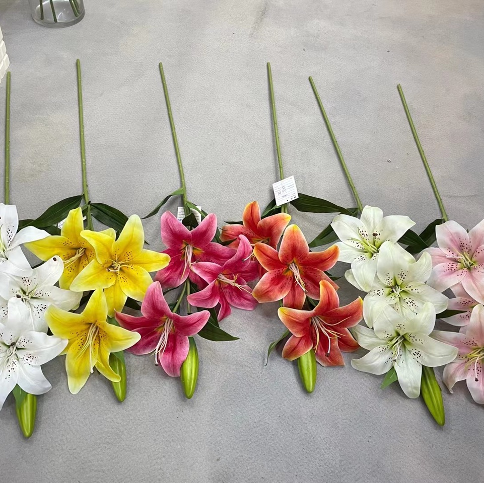 A single lily has three flowers and one thunderbolt