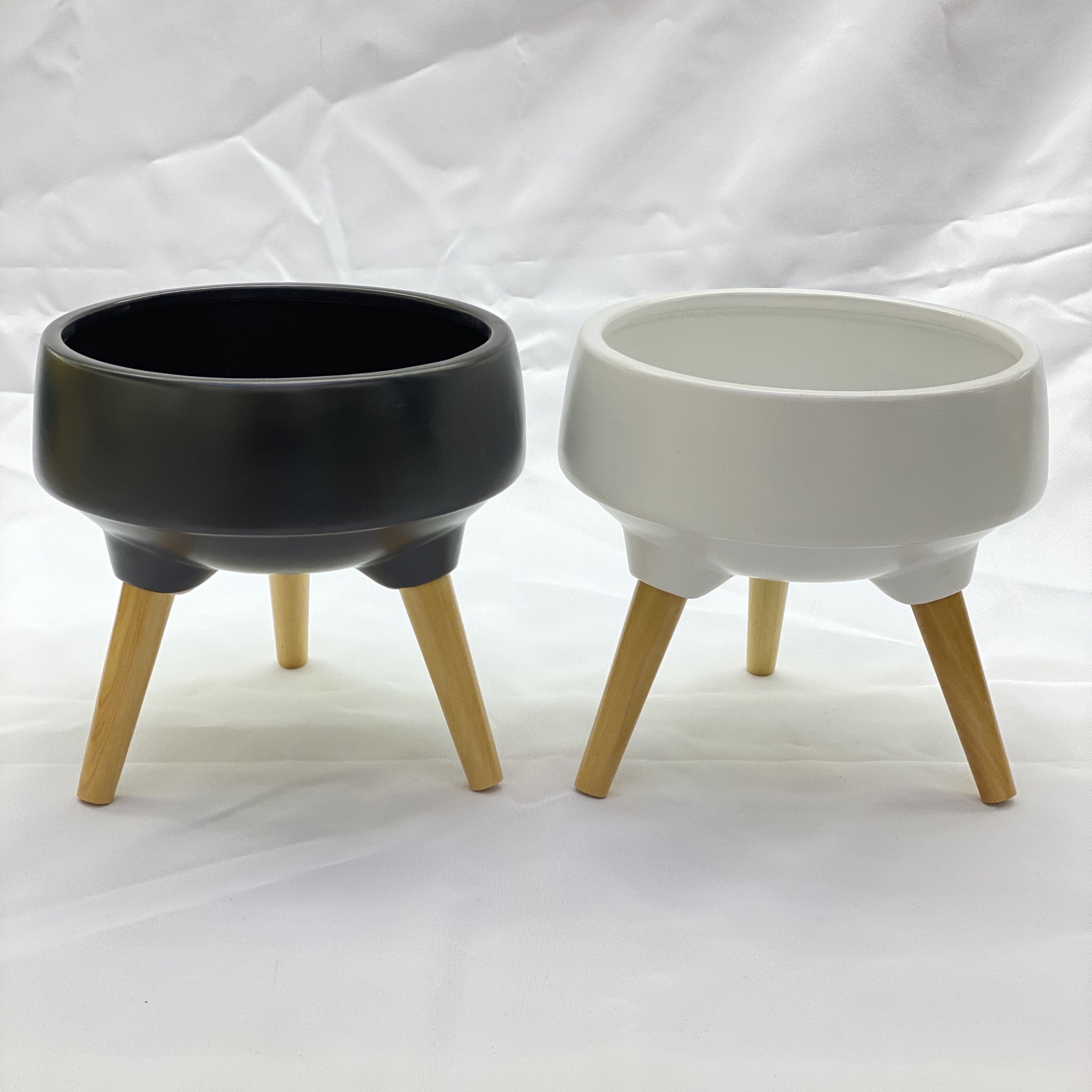 Ceramic flower POTS with wooden legs, electroplated flower POTS, wedding gifts, ceramic handicrafts, living room decoration, home, European luxurious, fashionable and creative dried flower vases, artificial flowers, home decorations, Christmas 4 Golden castle vases detail image 3