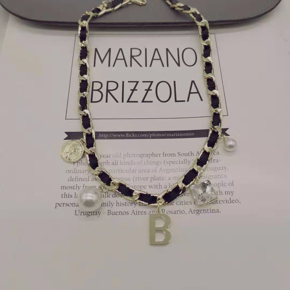 Leather rope and B letter necklace cyber meteor