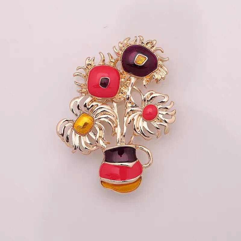Floral brooch
