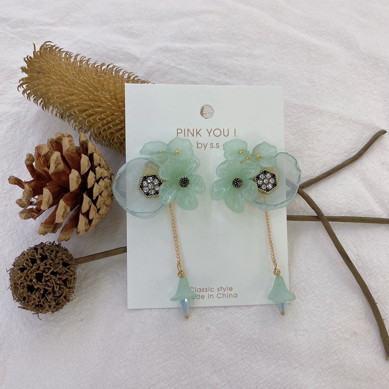 Go on vacation! Green lotus leaf piece flowers retro niche design sense long earrings earrings hipster girl