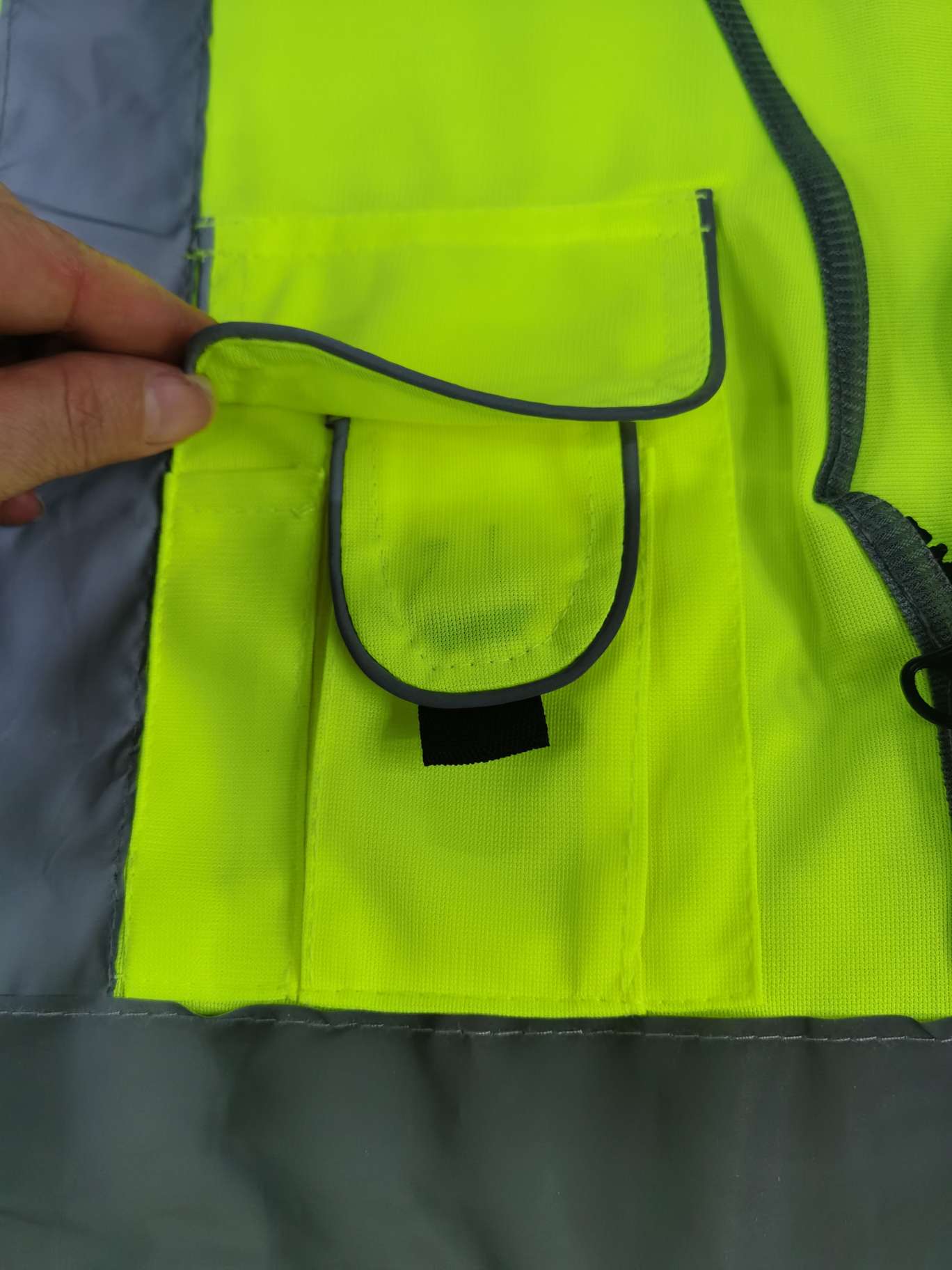 Reflective waistcoat, multi-pocket premium reflective waistcoat, zipper reflective waistcoat Application Scenario