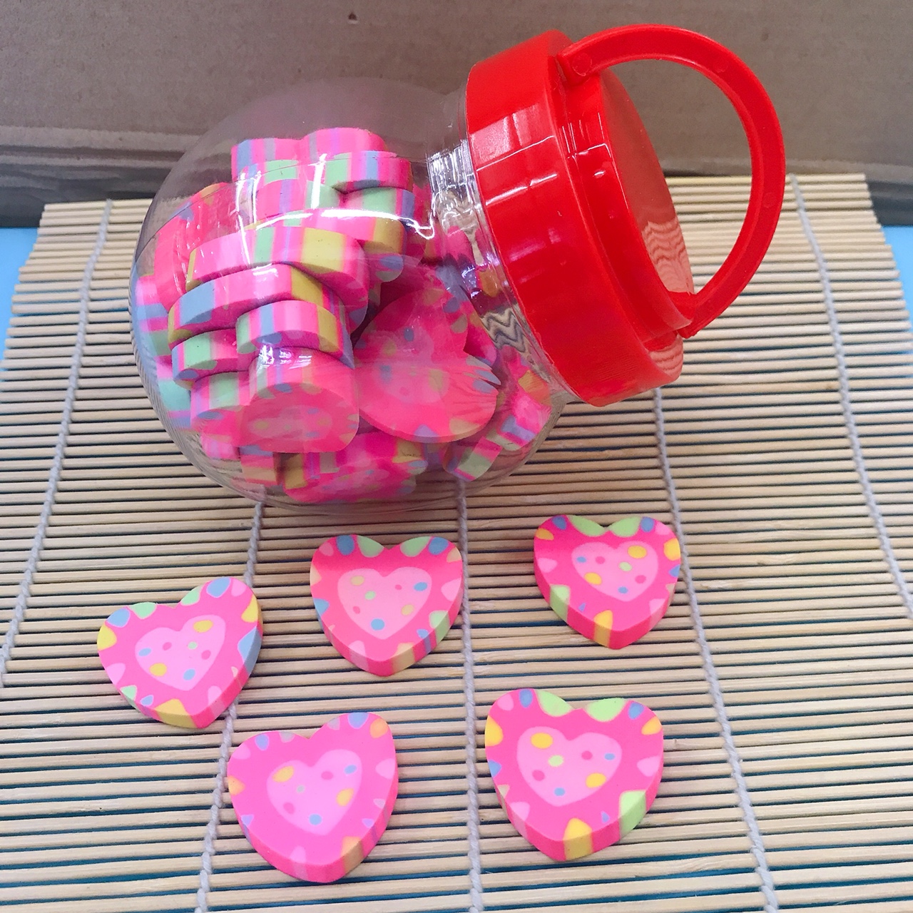 小斜桶装七彩爱心