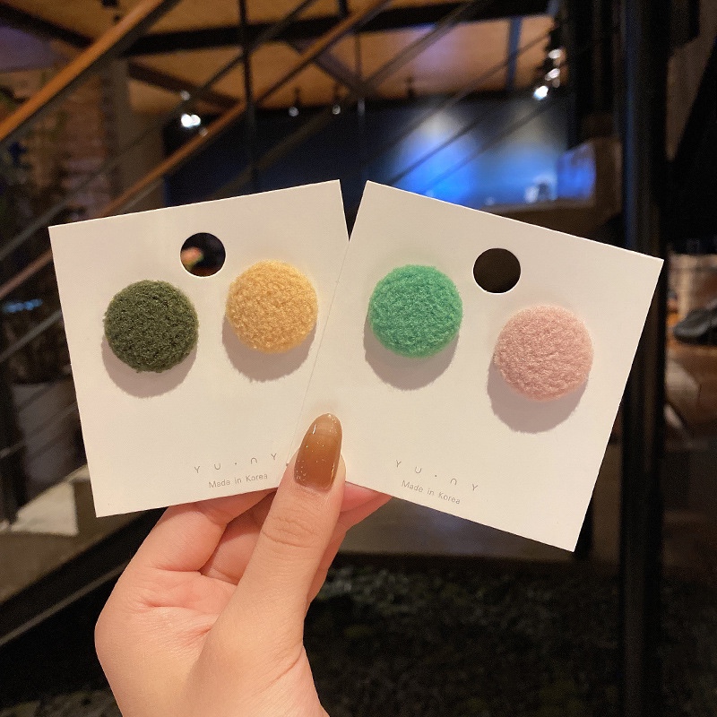 Cute colored round stud earrings, sweet and cute.