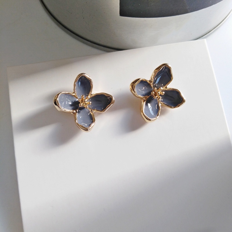 Grey drop oil flower earrings, elegant temperament.
