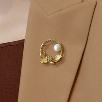 Wreath brooch