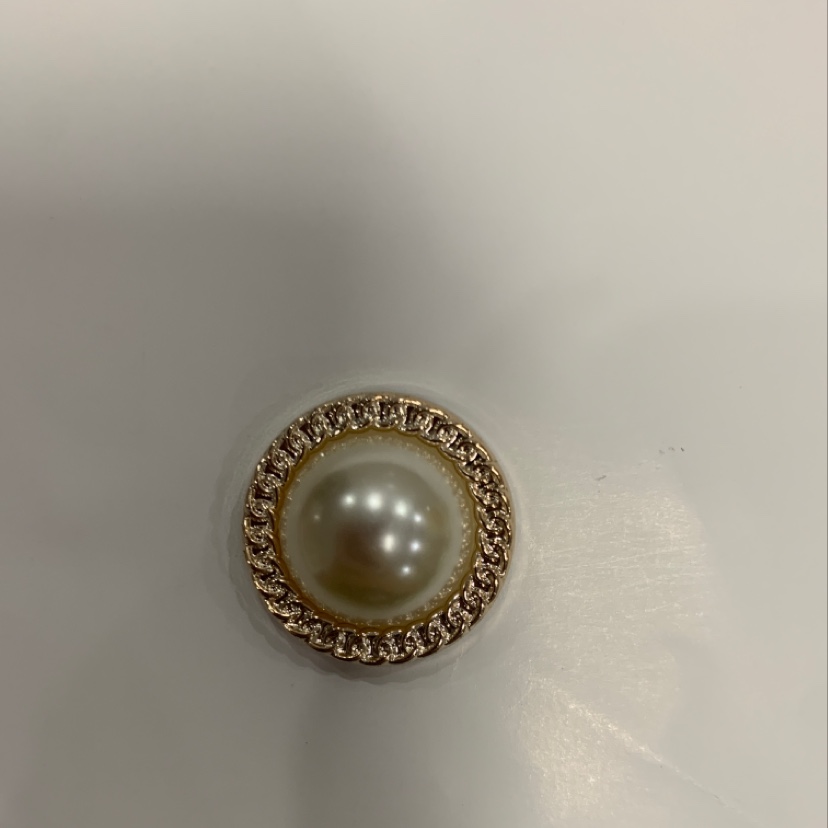 The edge of the 25 chains is round