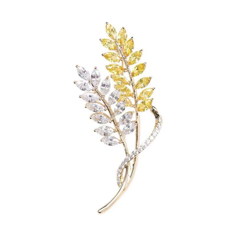 Zircon set with white gold with brooch