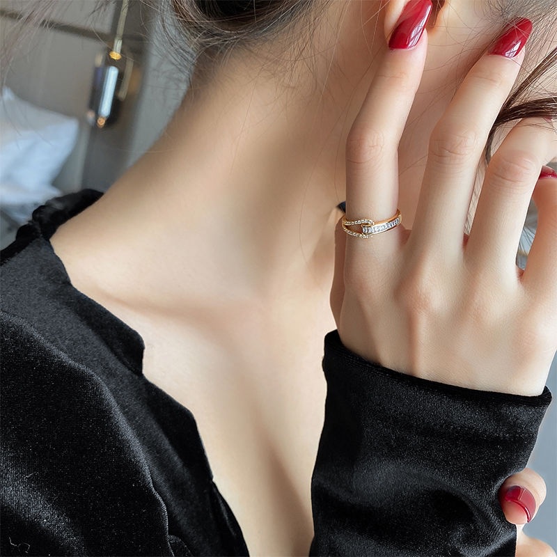 The micro-set row of diamonds open index finger ring features a cold, luxurious, niche and exquisite design. It is a fashionable, individual and high-end ring detail image 2